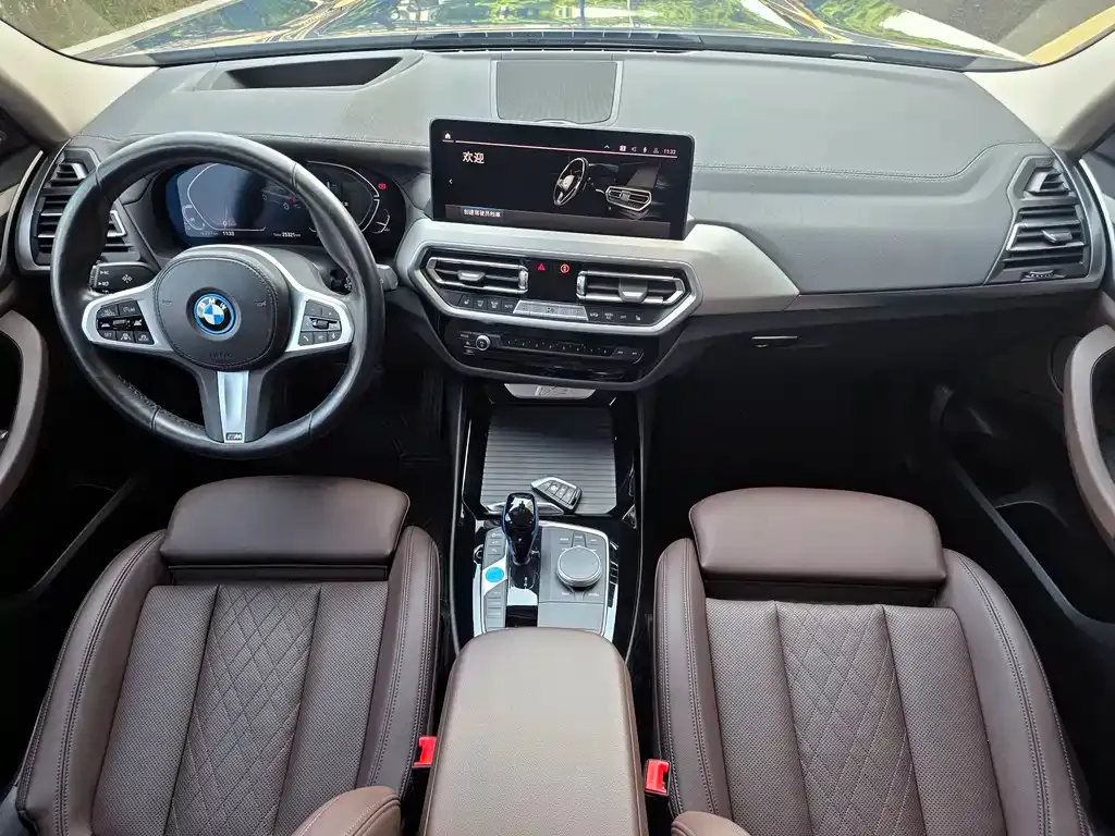 BMW iX3 — фото 9
