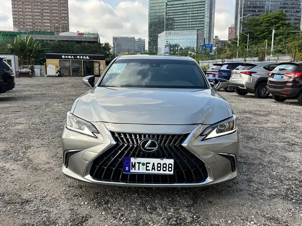 Lexus ES — фото 1