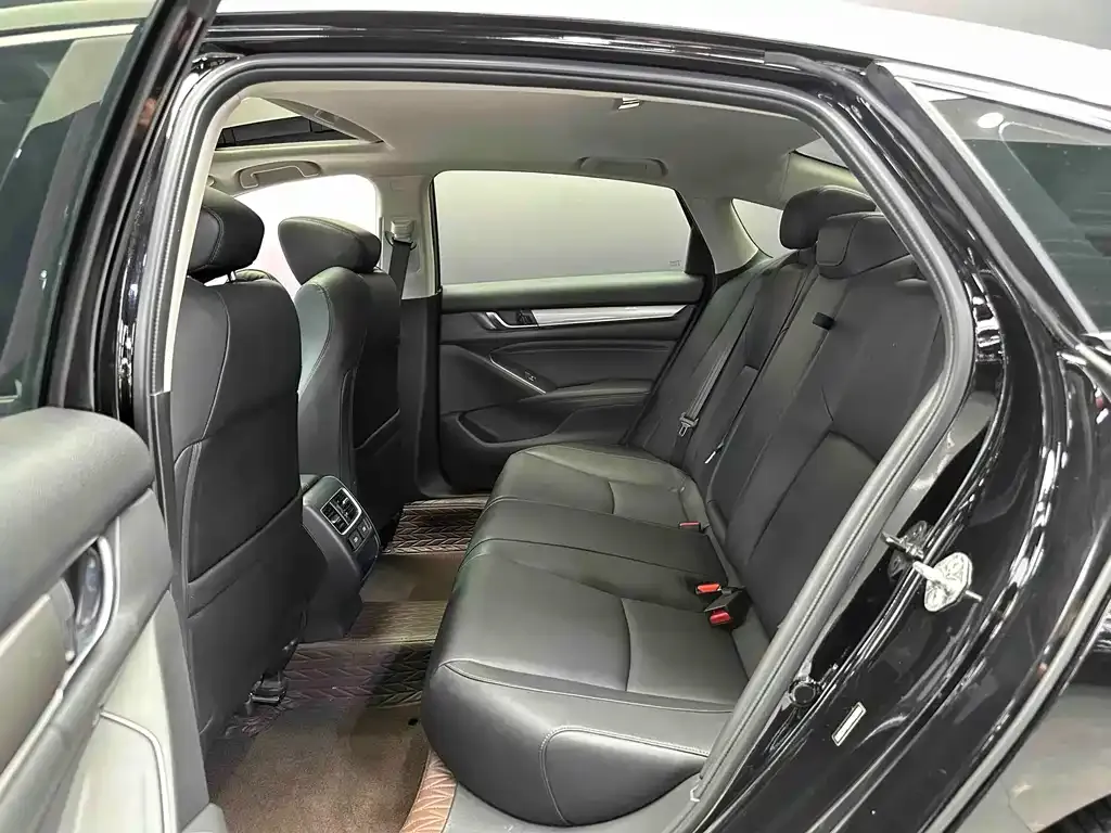 Honda Accord — фото 8