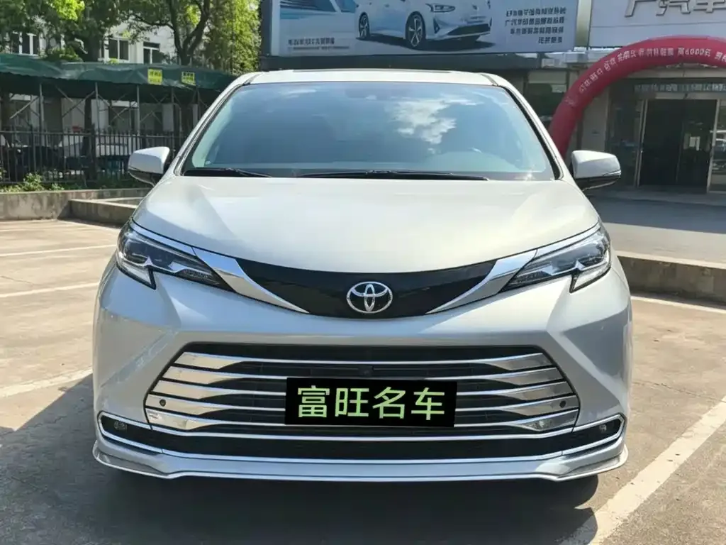 Toyota Sienna — фото 10
