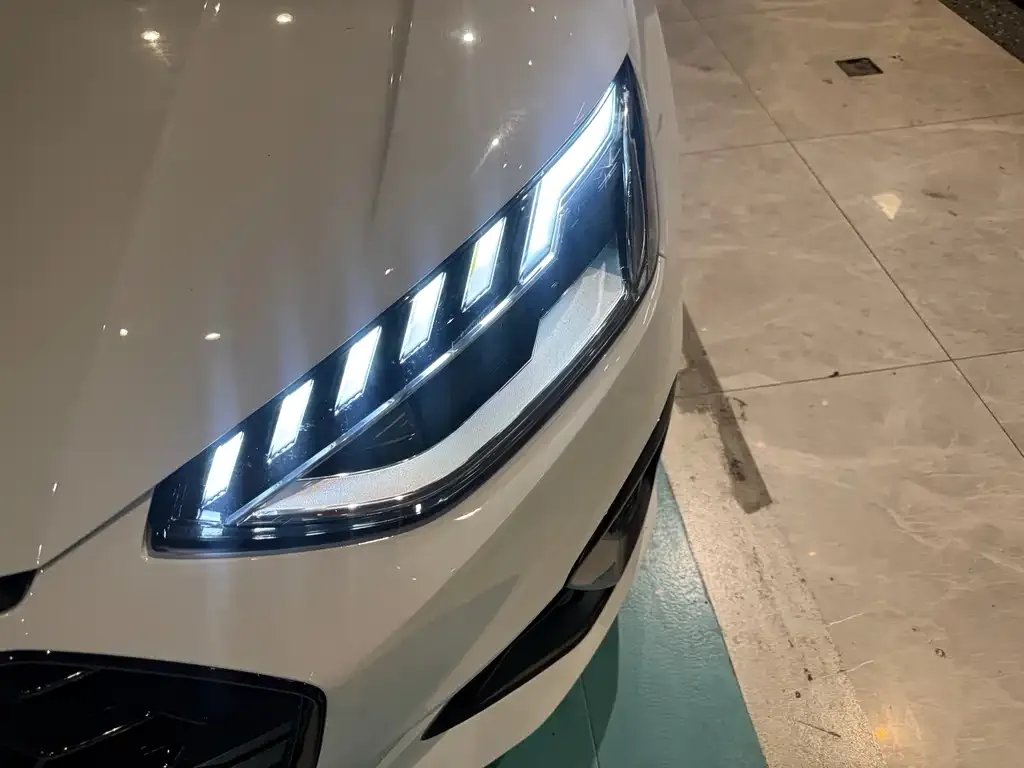 Audi A4L 2024 из CN, фото 3