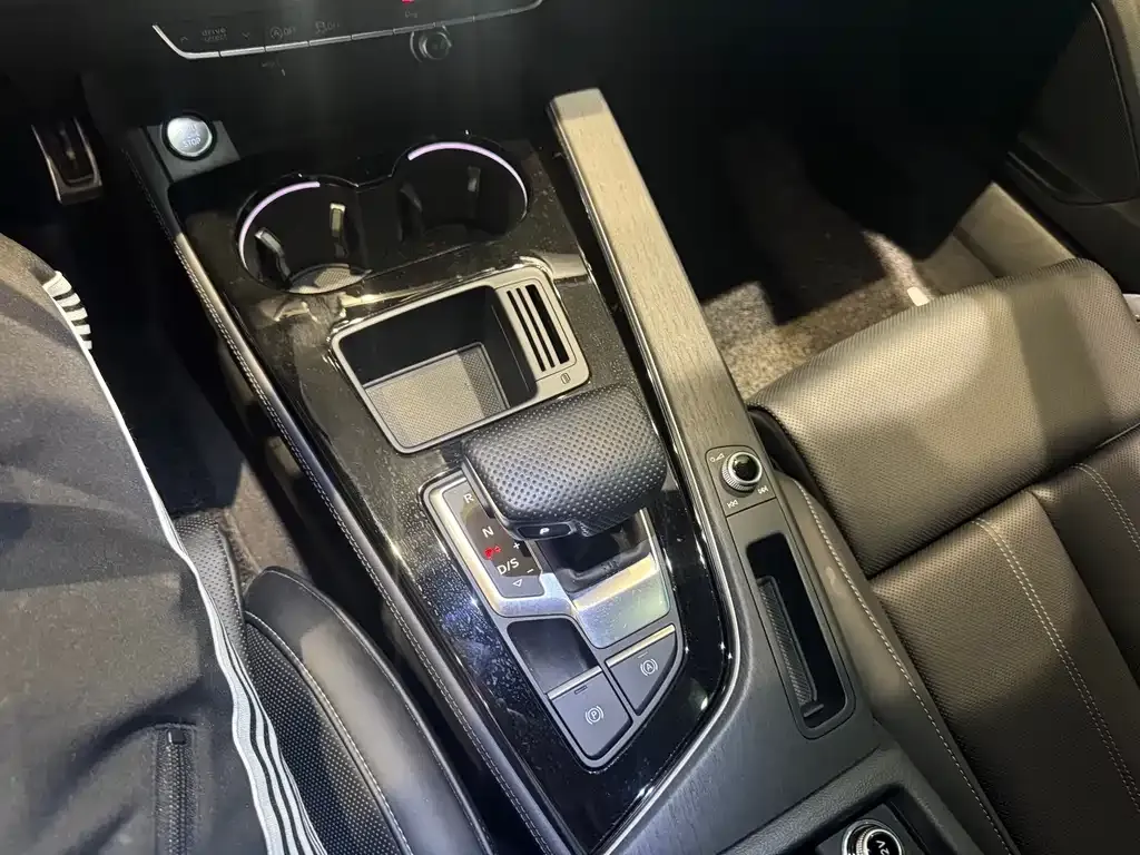 Audi A4L 2024 из CN, фото 9