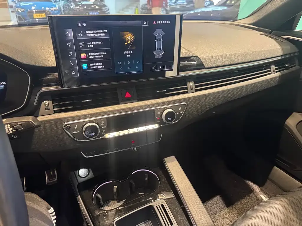 Audi A4L 2024 из CN, фото 10