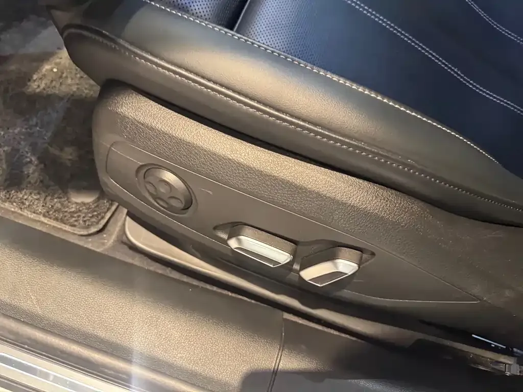 Audi A4L 2024 из CN, фото 5