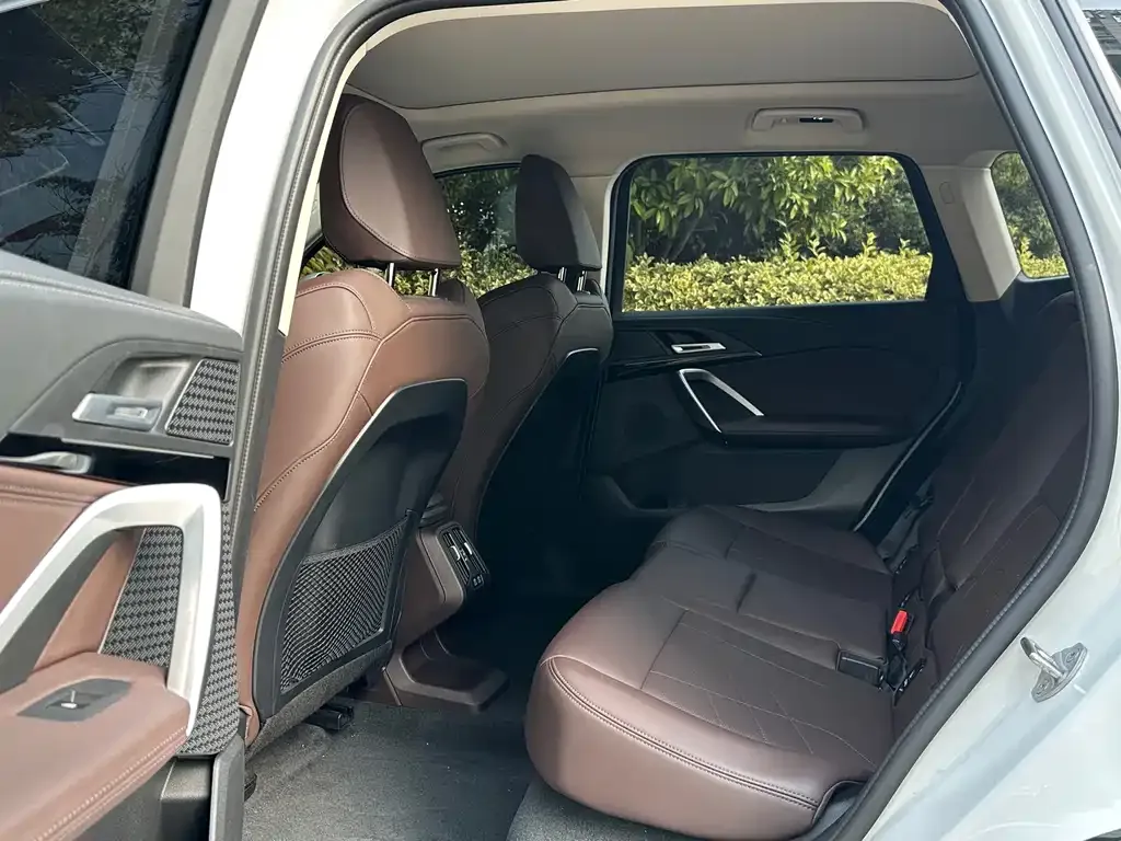 BMW iX1 2024 из CN, фото 4