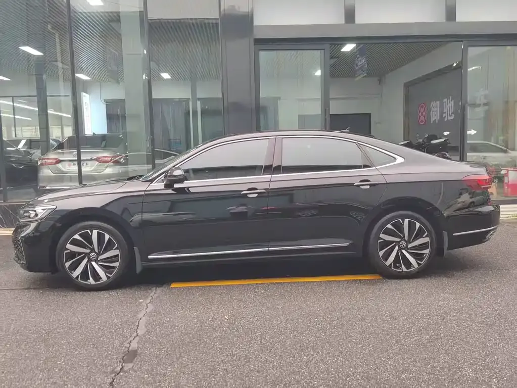 Volkswagen Passat — фото 7