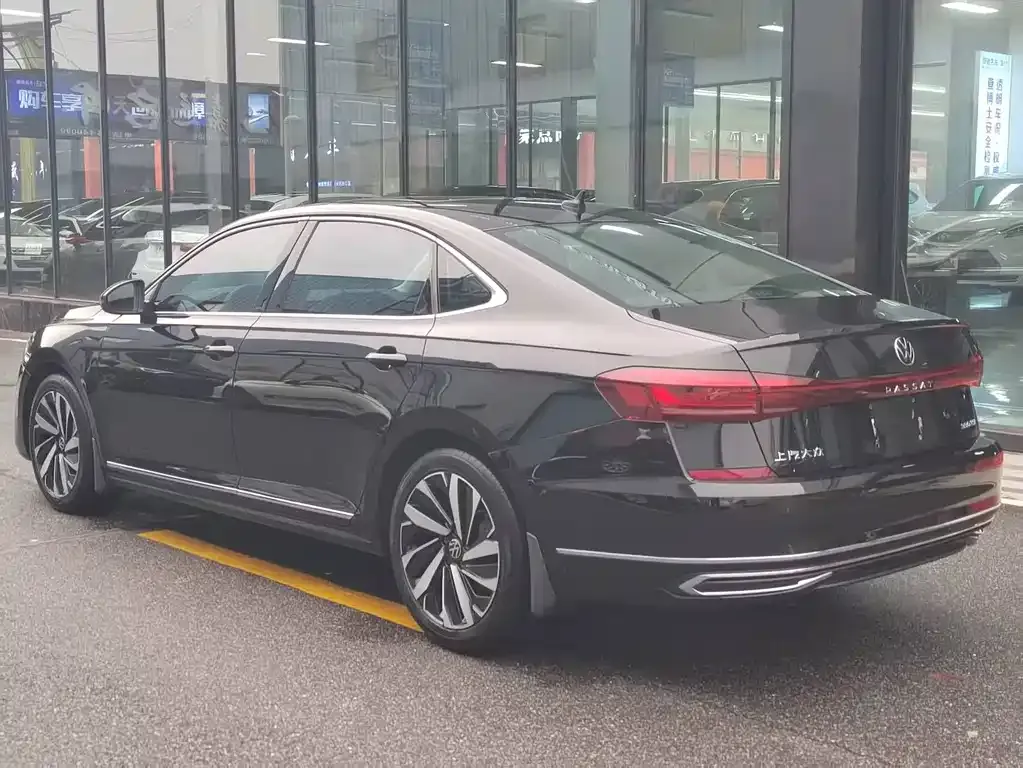 Volkswagen Passat — фото 10