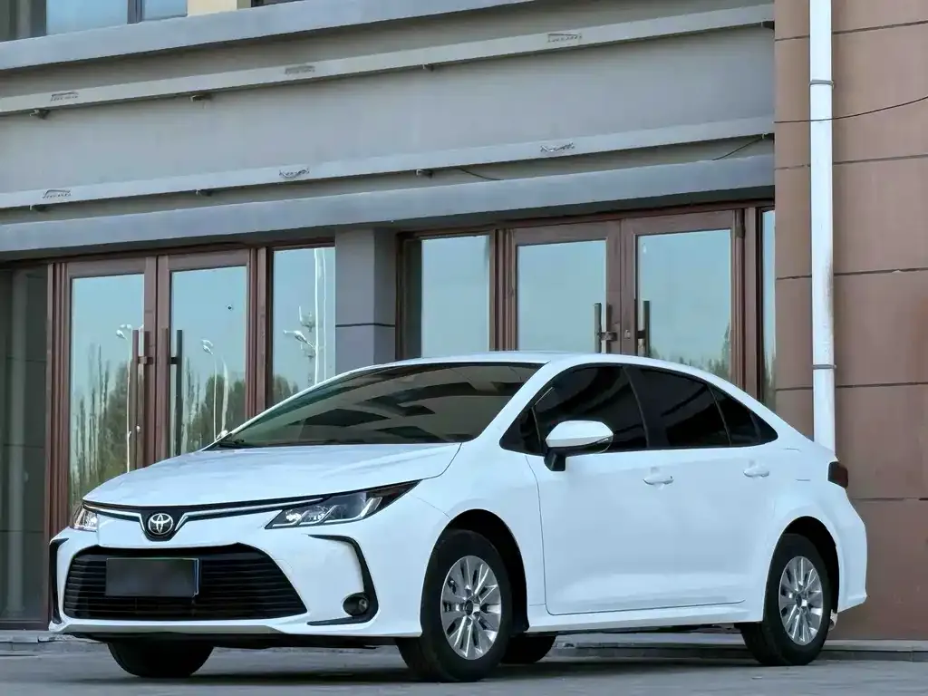 Toyota Corolla — фото 1