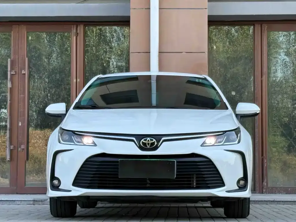 Toyota Corolla — фото 7