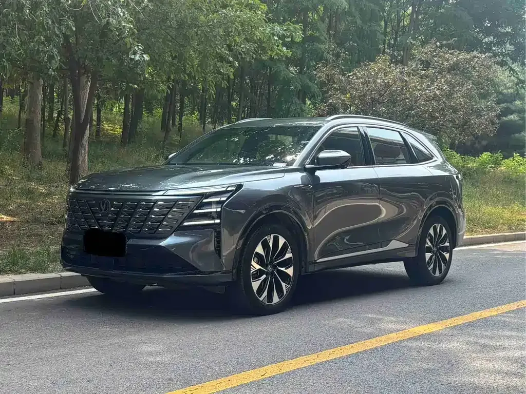 Changan CS75PLUS — фото 1