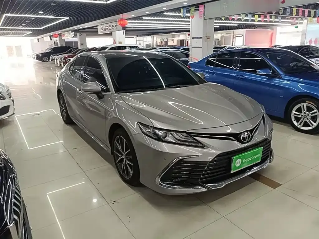 Toyota Camry — фото 3