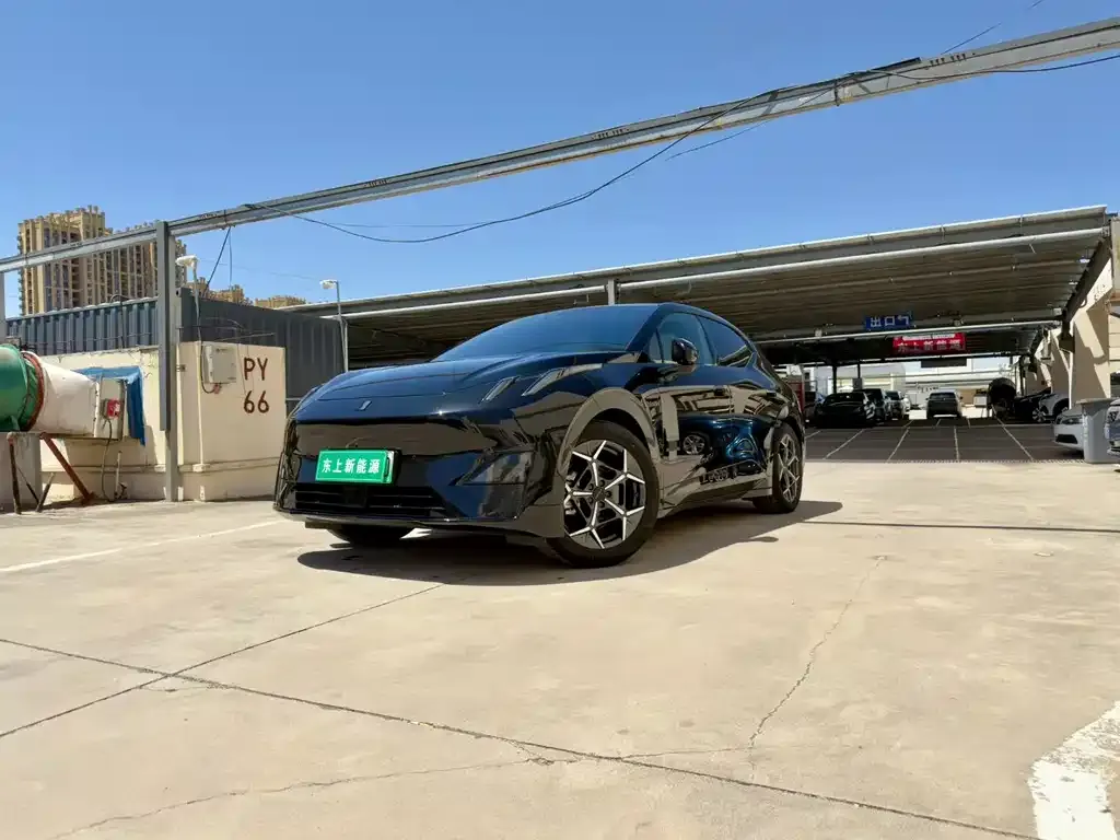 Lynk & Co Z20