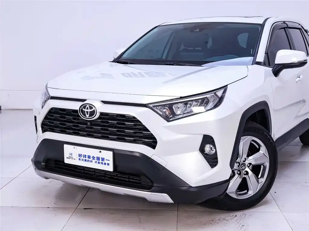 Toyota RAV4 — фото 8