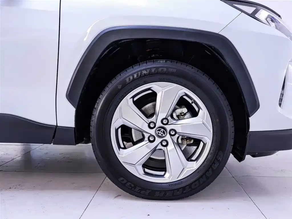 Toyota RAV4 — фото 4
