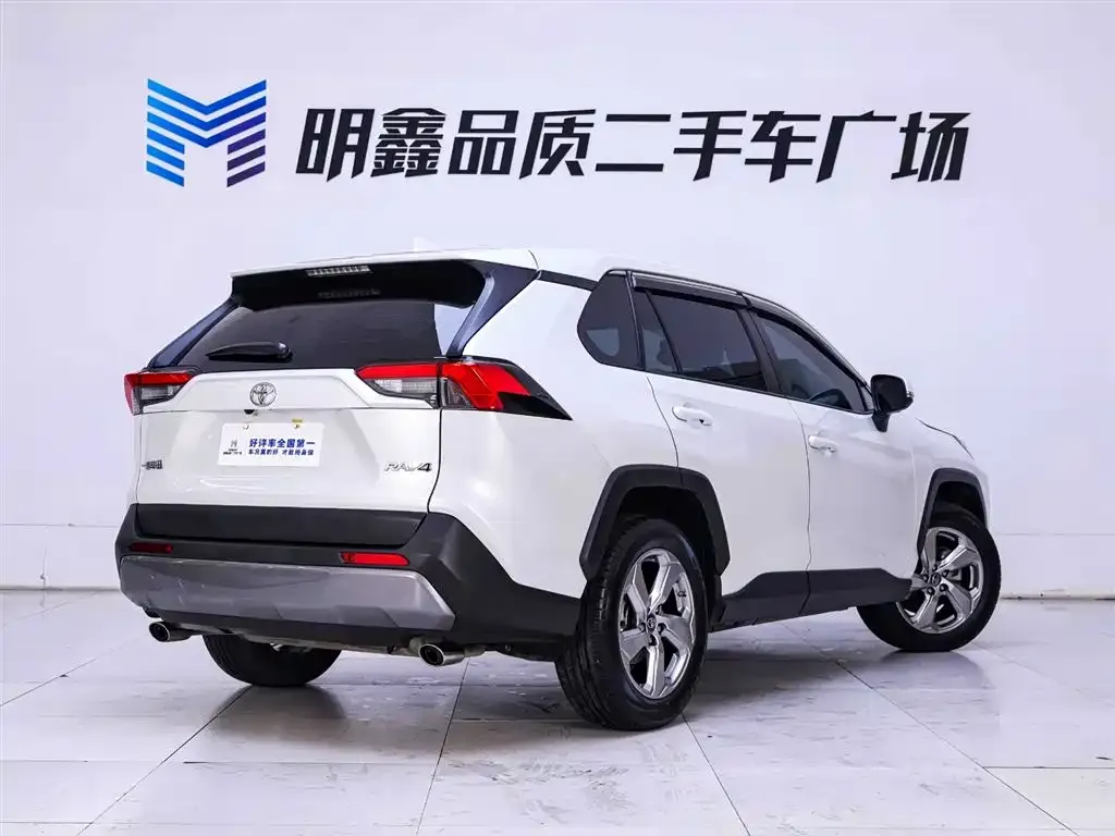 Toyota RAV4 — фото 6