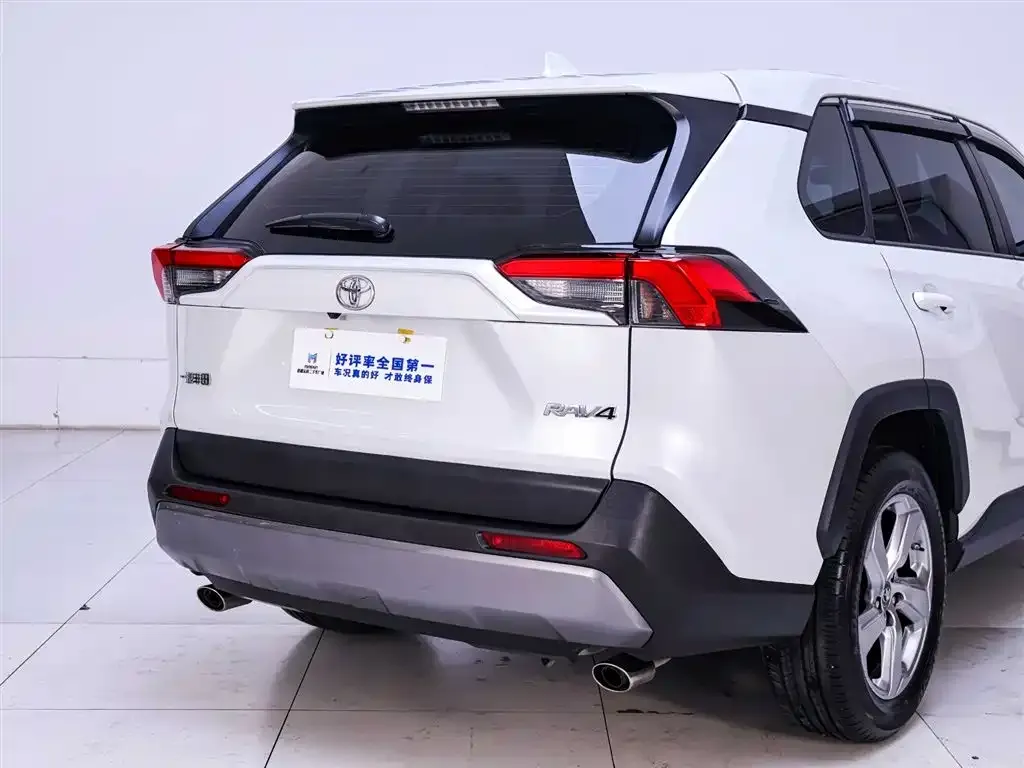 Toyota RAV4 — фото 3