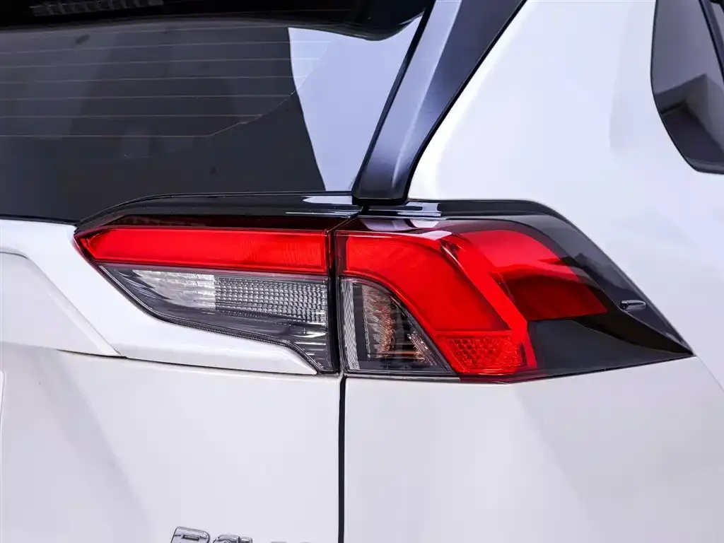 Toyota RAV4 — фото 2