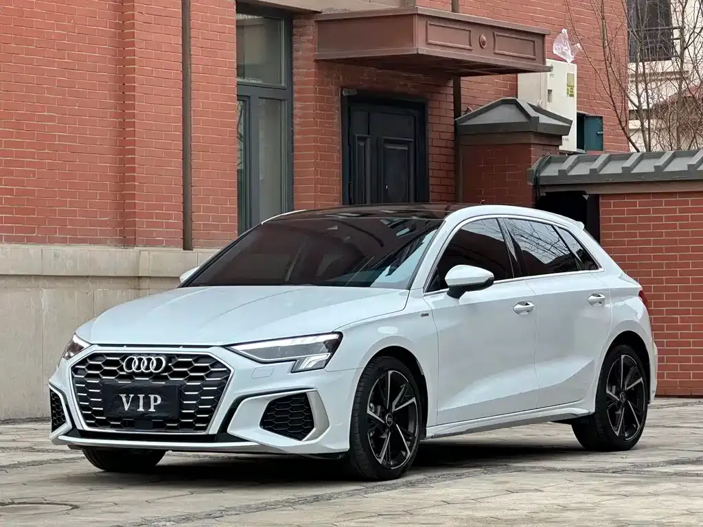 Audi A3 — фото 1