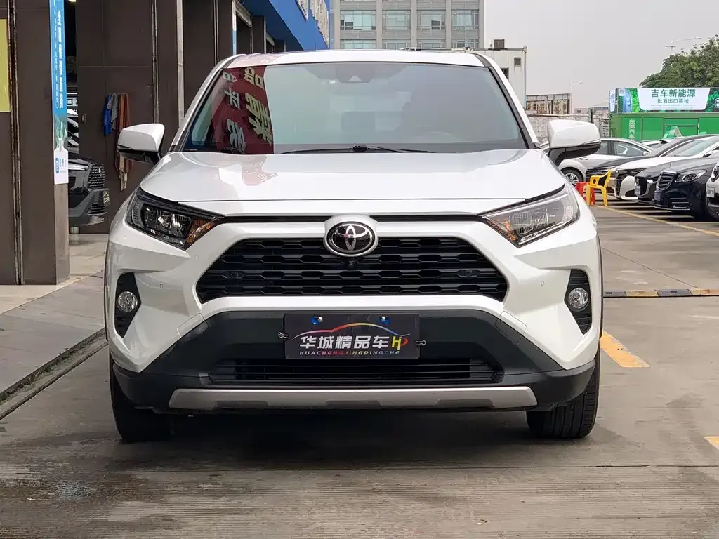 Toyota RAV4 — фото 6