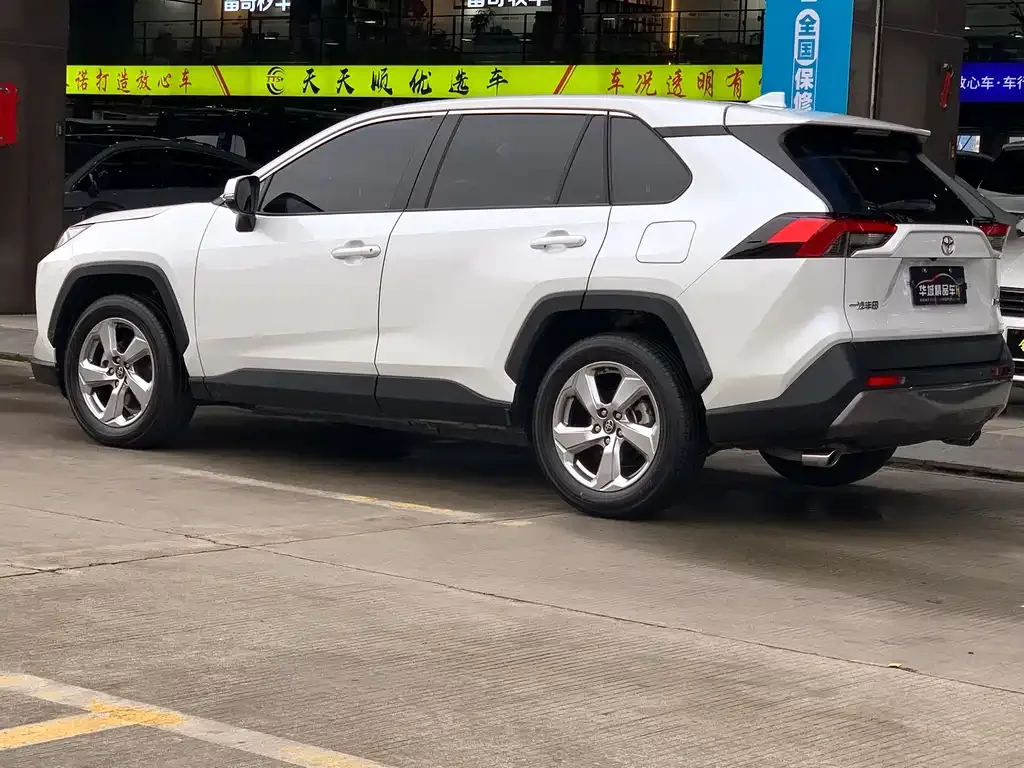 Toyota RAV4 — фото 3