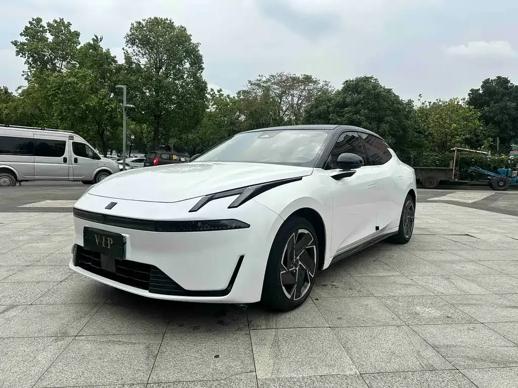 Lynk & Co 07 EM-P
