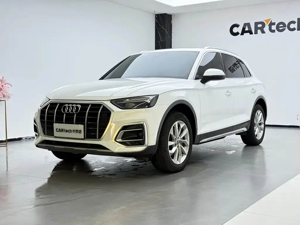 Audi Q5L — фото 1