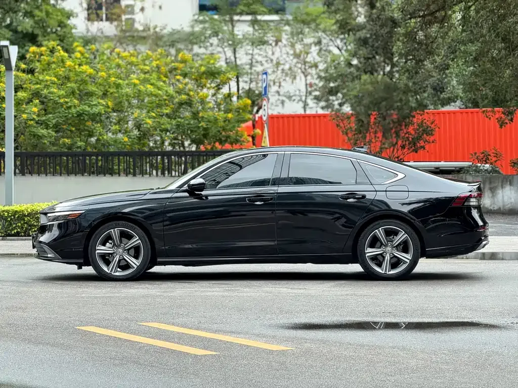 Honda Accord — фото 9