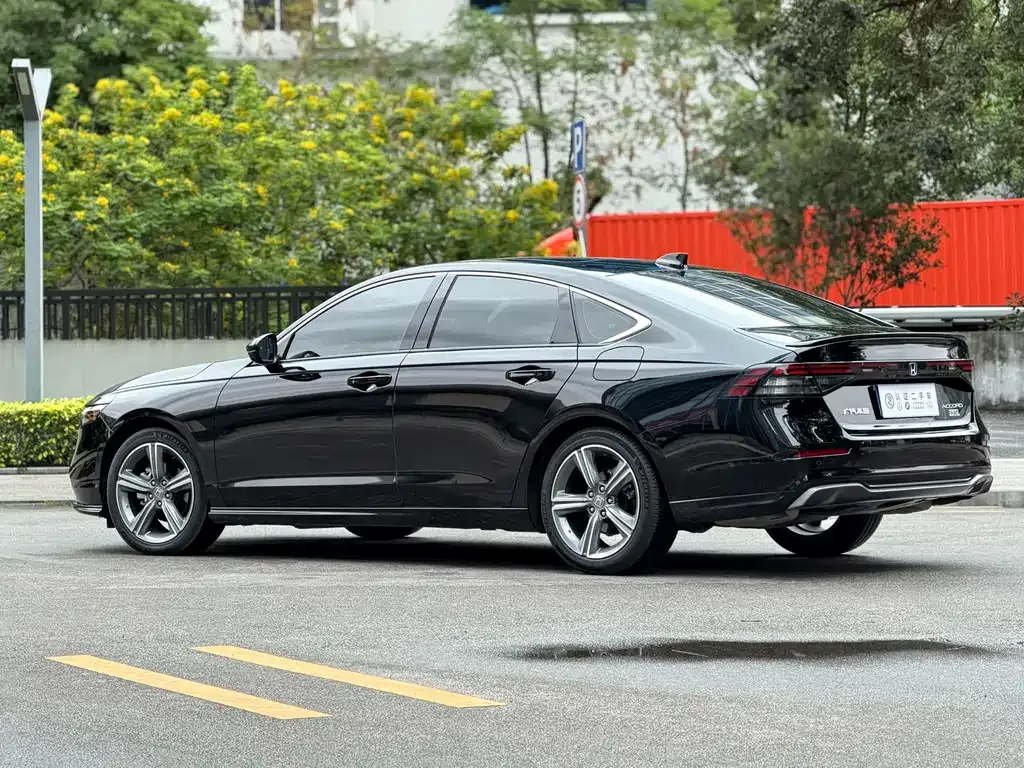 Honda Accord — фото 7