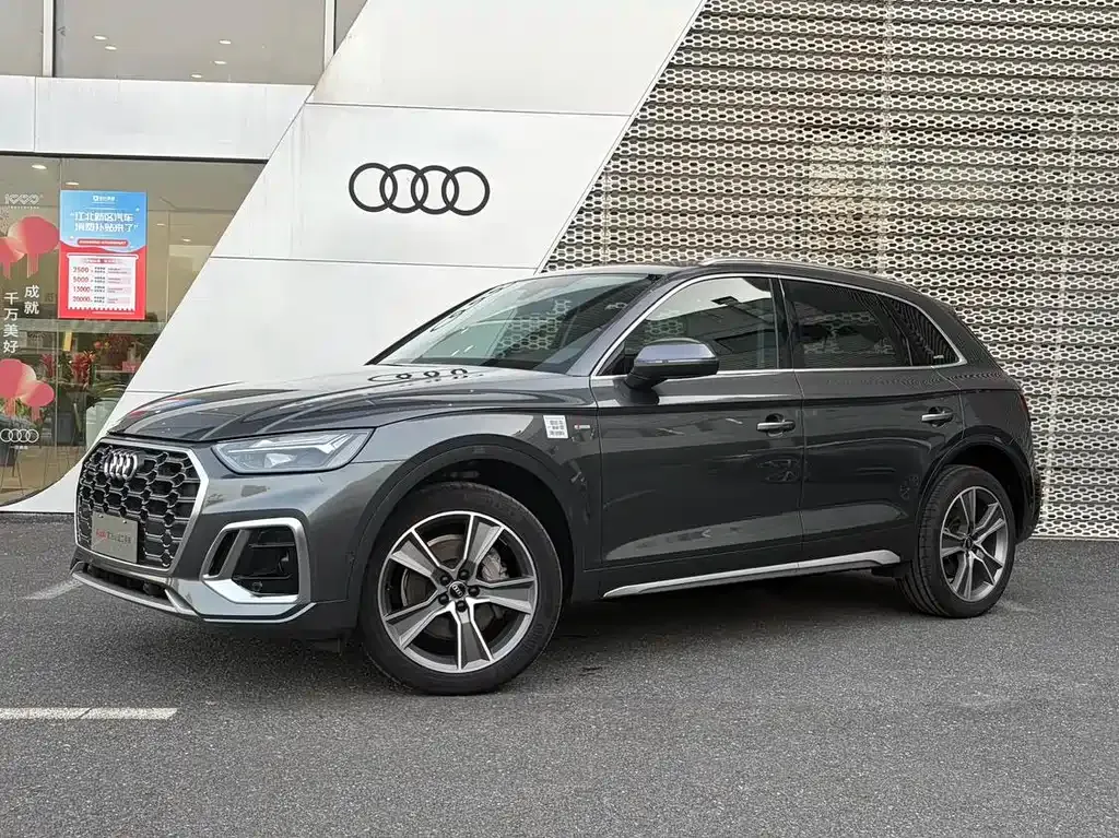 Audi Q5L — фото 1