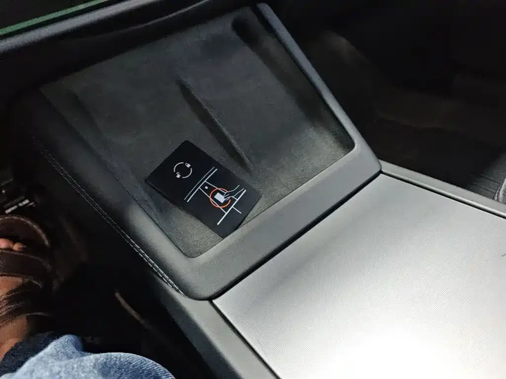 Tesla Model 3 — фото 4