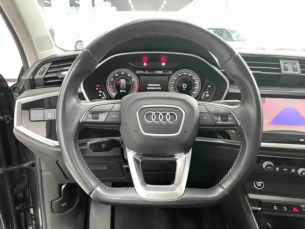 Audi Q3 — фото 10