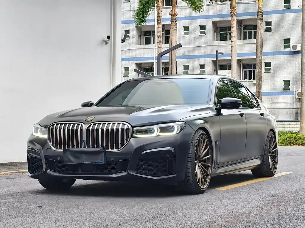 BMW 7 Series — фото 1