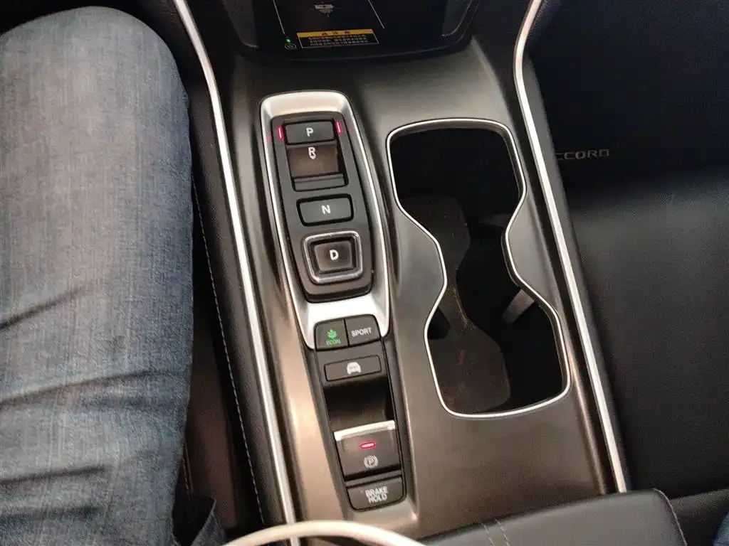 Honda Accord — фото 9