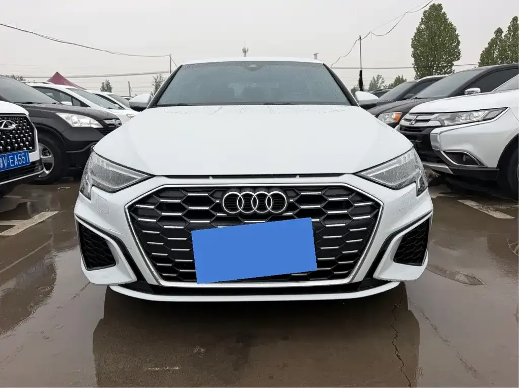 Audi A3 — фото 1