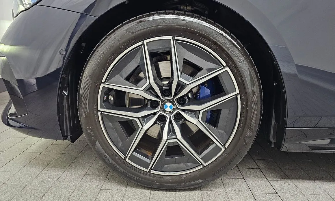 BMW 5-Series — фото 10