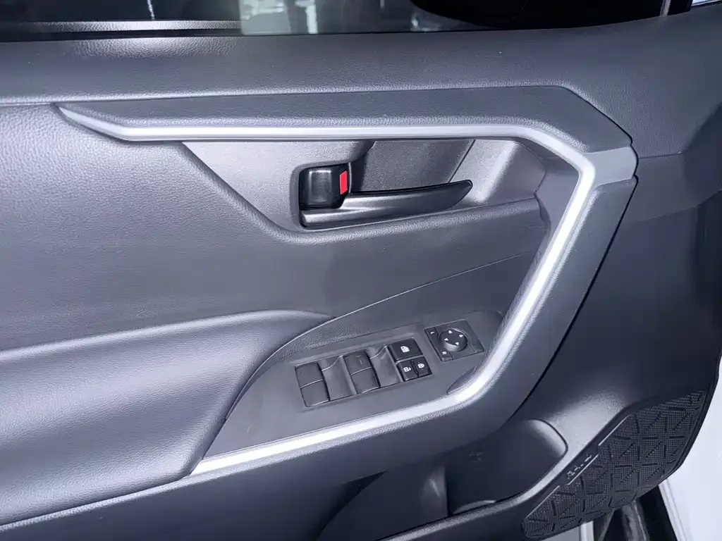 Toyota RAV4 2023 из CN, фото 10