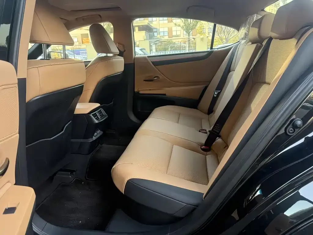 Lexus ES 2025 из CN, фото 2