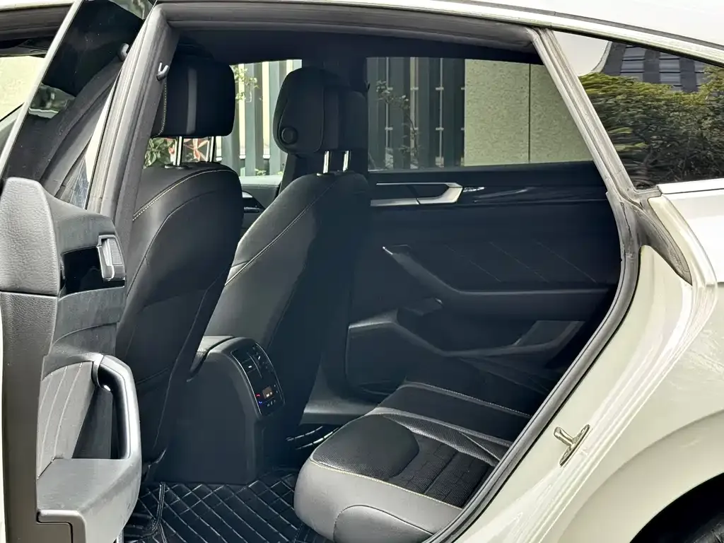 Volkswagen CC 2022 из CN, фото 8