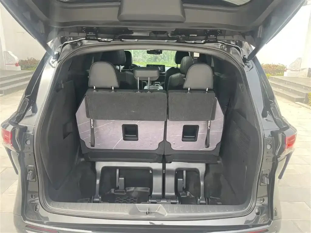 Toyota Granvia — фото 3