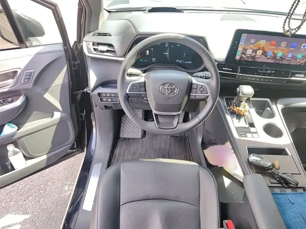 Toyota Granvia — фото 9