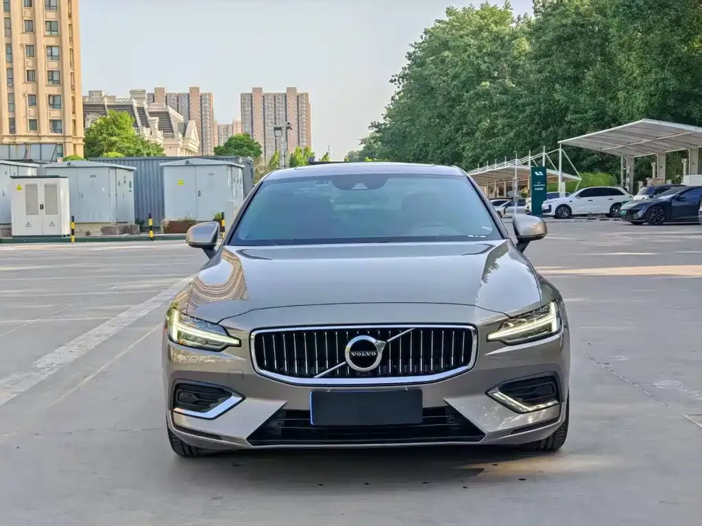 Volvo S60 — фото 2