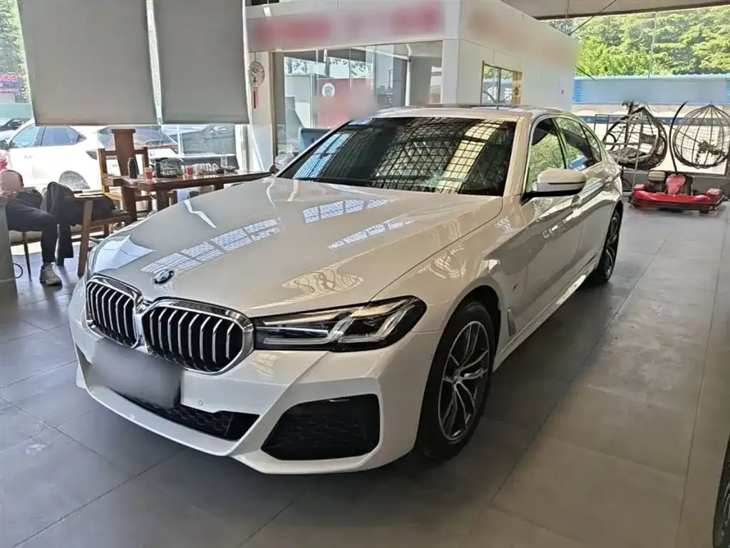 BMW 5 Series — фото 1