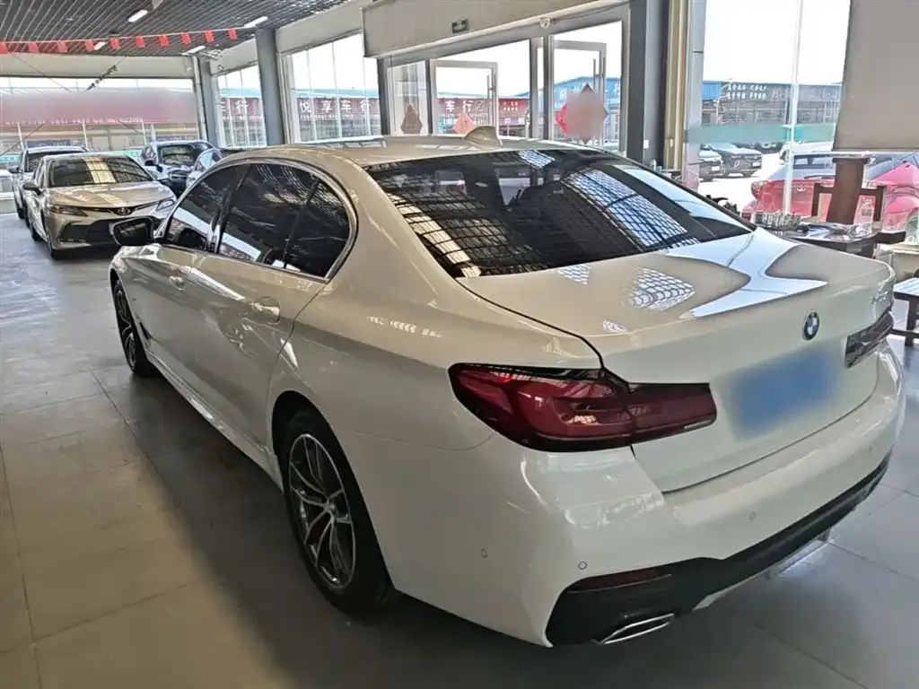 BMW 5 Series — фото 10