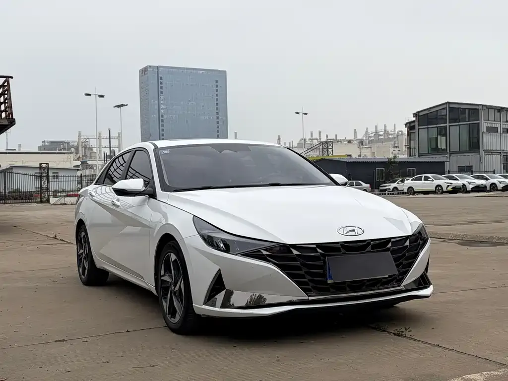 Hyundai Elantra — фото 2