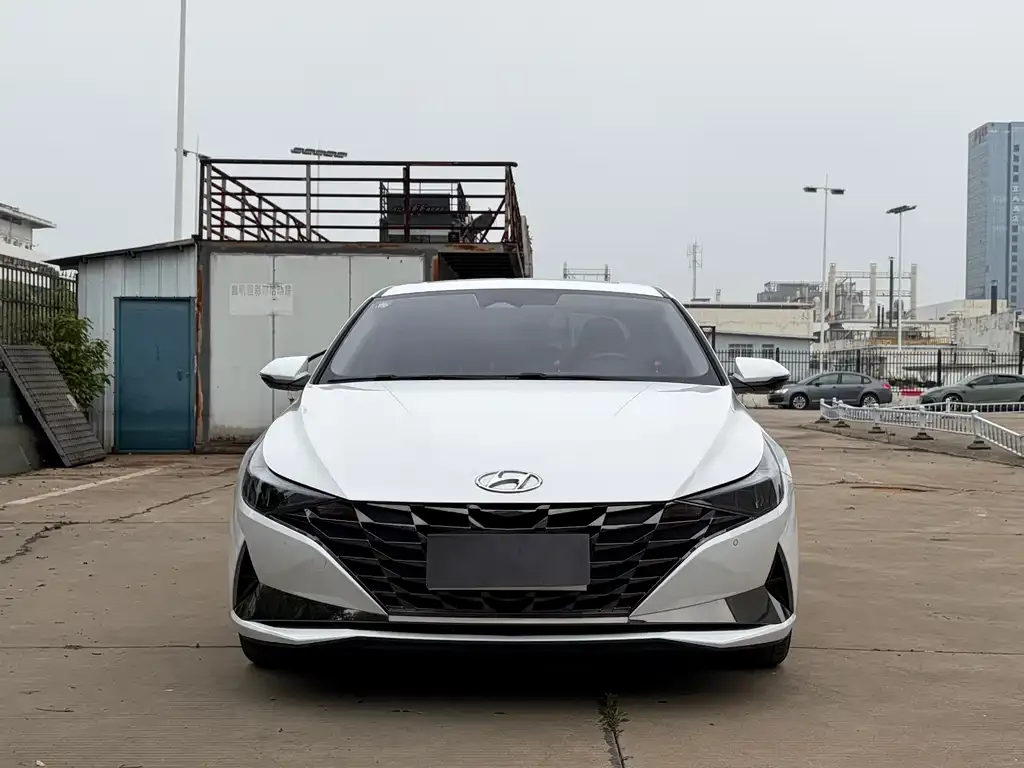 Hyundai Elantra — фото 5