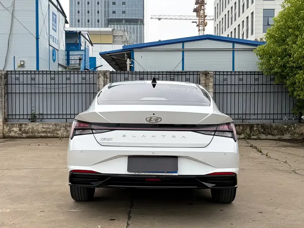 Hyundai Elantra — фото 9