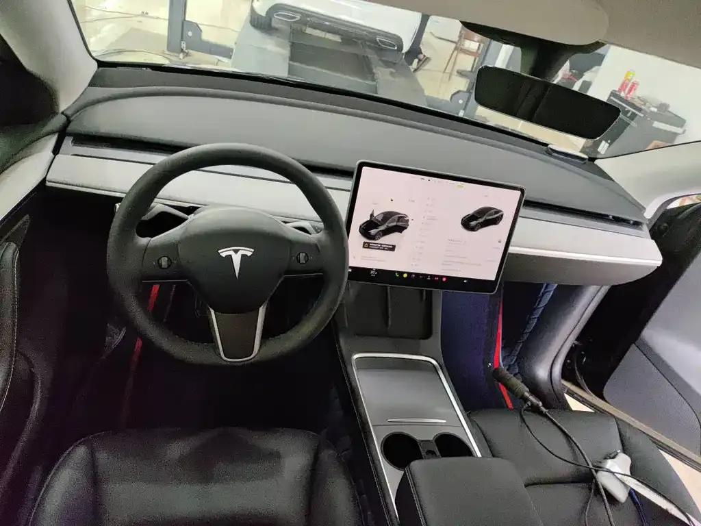Tesla Model Y — фото 7