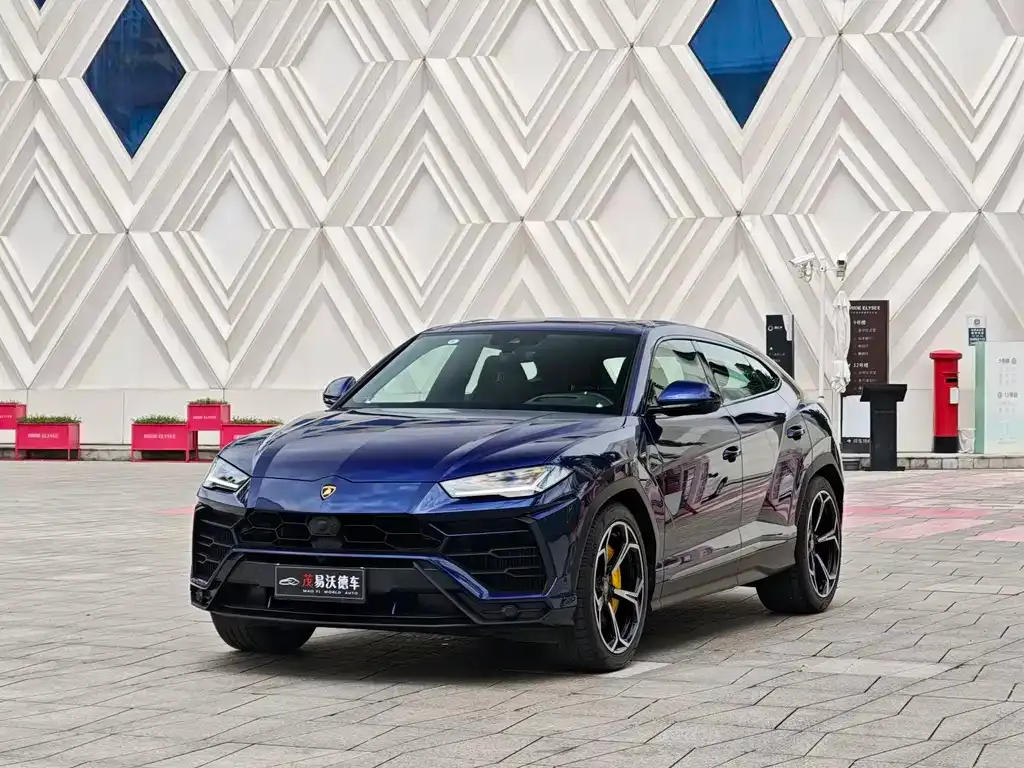 Lamborghini Urus — фото 1