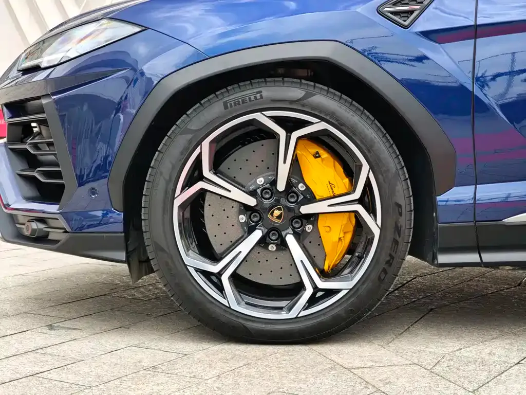 Lamborghini Urus — фото 2