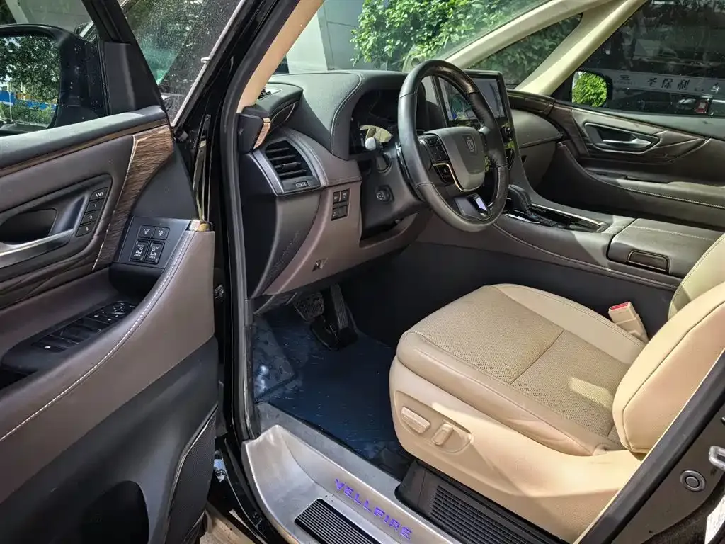 Toyota Vellfire — фото 3